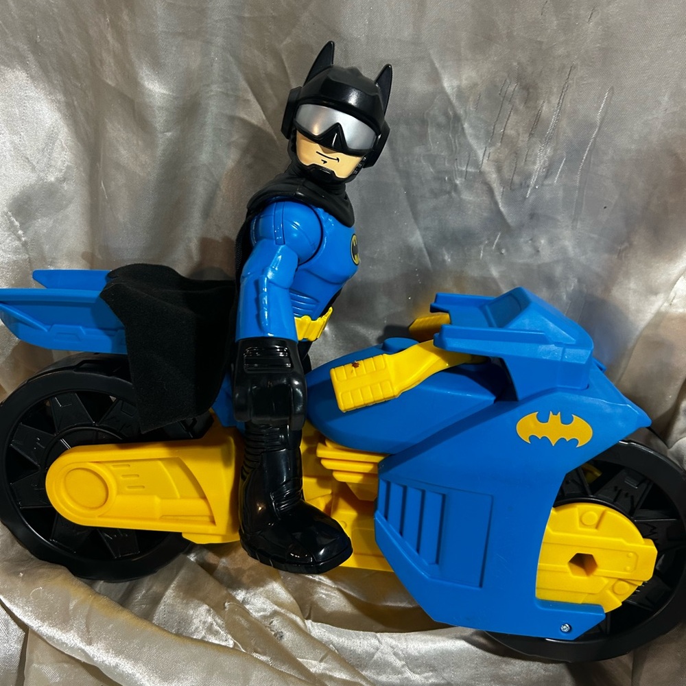 Fisher-Price Imaginext DC Super Friends XL Batcycle & Batman figure set